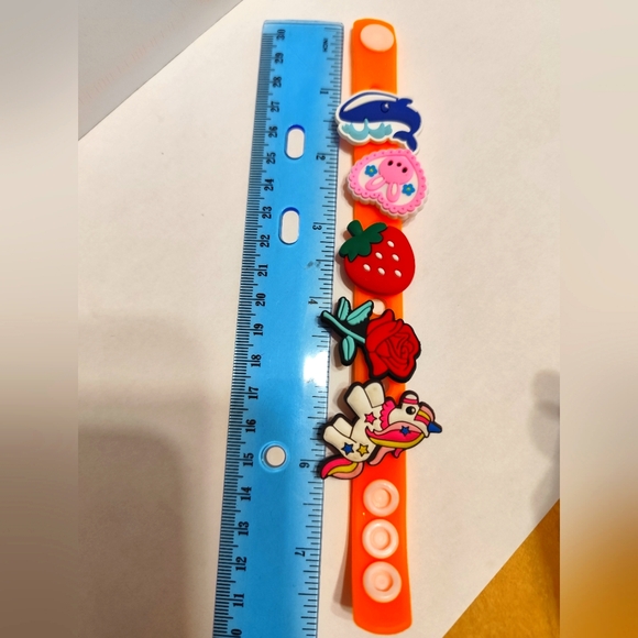 Free adds on🍭Croc Charms bracelet - Picture 3 of 4